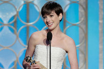 Anne Hathaway Golden Globes