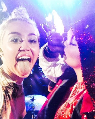 Miley Cyrus, Lily Allen