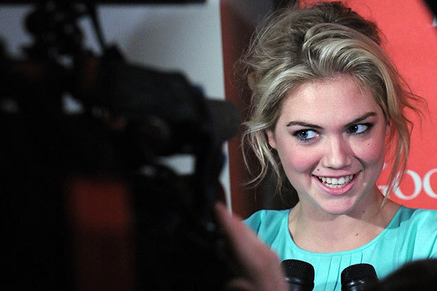 indsprøjte helt seriøst Inspektion Kate Upton Says 'Maybe' to Awkward Teen Who Asked Her to His Prom
