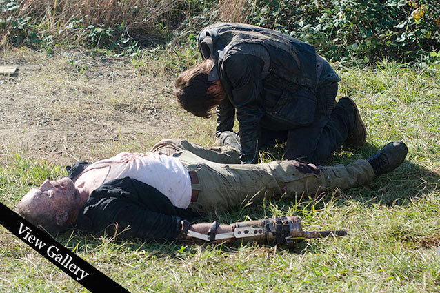 The Walking Dead Merle Dies Daryl Cries