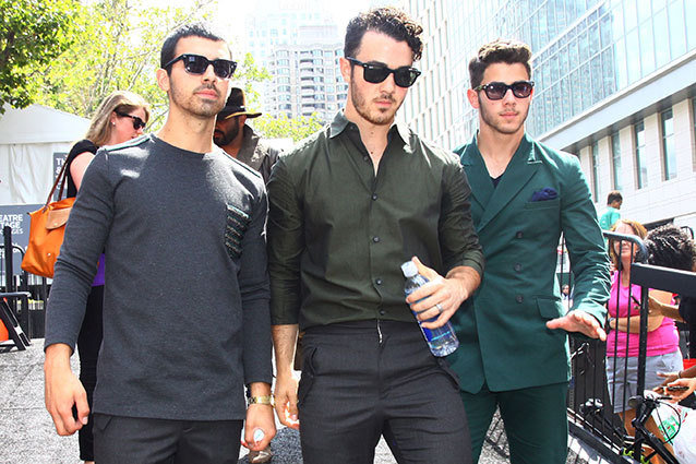 Jonas Brother cancel tour over creative differences