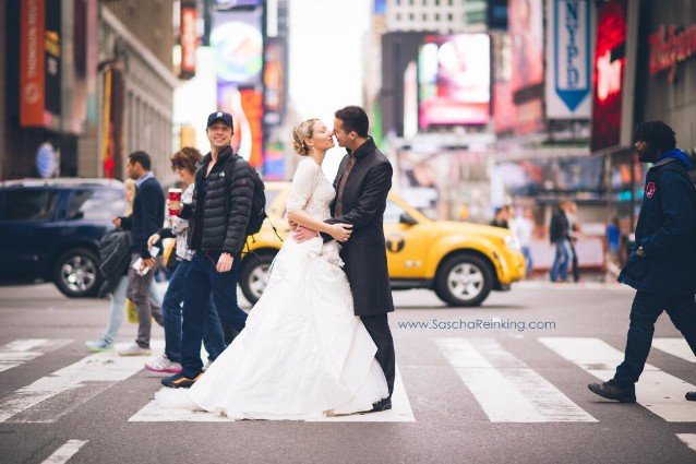 Zach Braff wedding photobomb