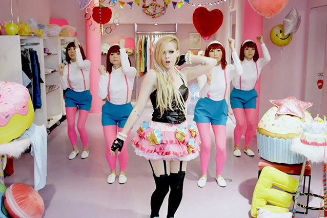 Avril Lavigne, Hello Kitty