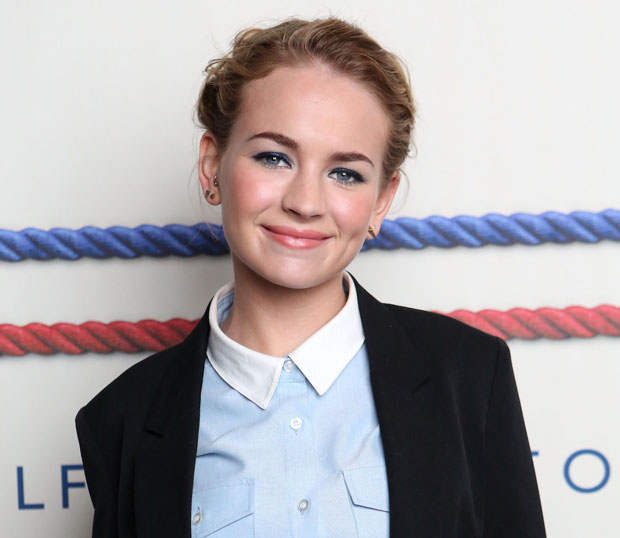 Britt_Robertson