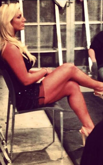 Brooke Hogan legs Twitter pic