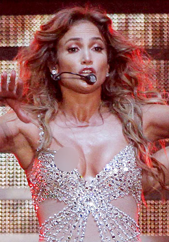 Jennifer Lopez's Right Nipple Craves the Spotlight (2012/10/16