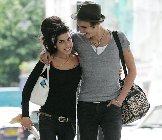 Lista 100+ Foto ¿cómo Está El Ex Marido De Amy Winehouse? Mirada Tensa 10/2023