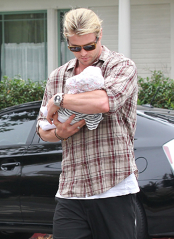 Chris Hemsworth Baby Look