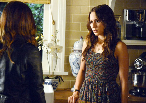 Pretty Little Liars Recap Sex Dreams Teen Lesbian Bars And A BreakUp